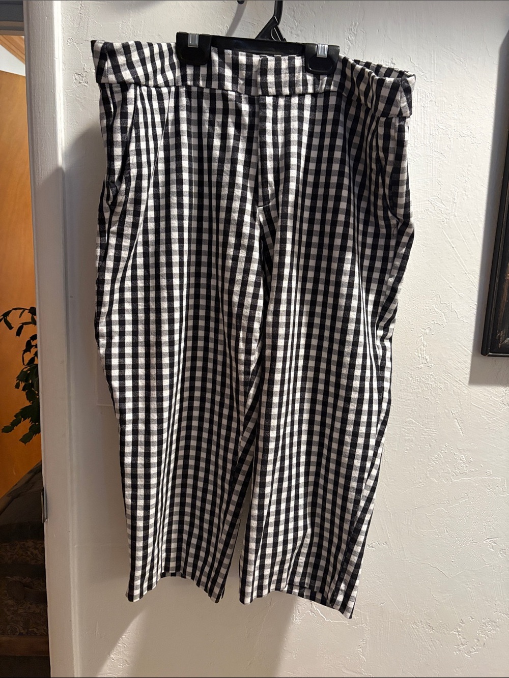 Black & White Gingham Wonens Capris